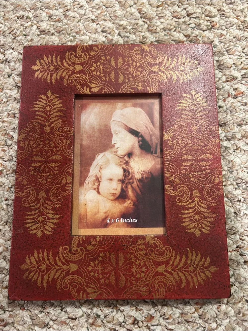 Decorative Red and Gold 4x6 Photo Frame - Elegant Home Accent